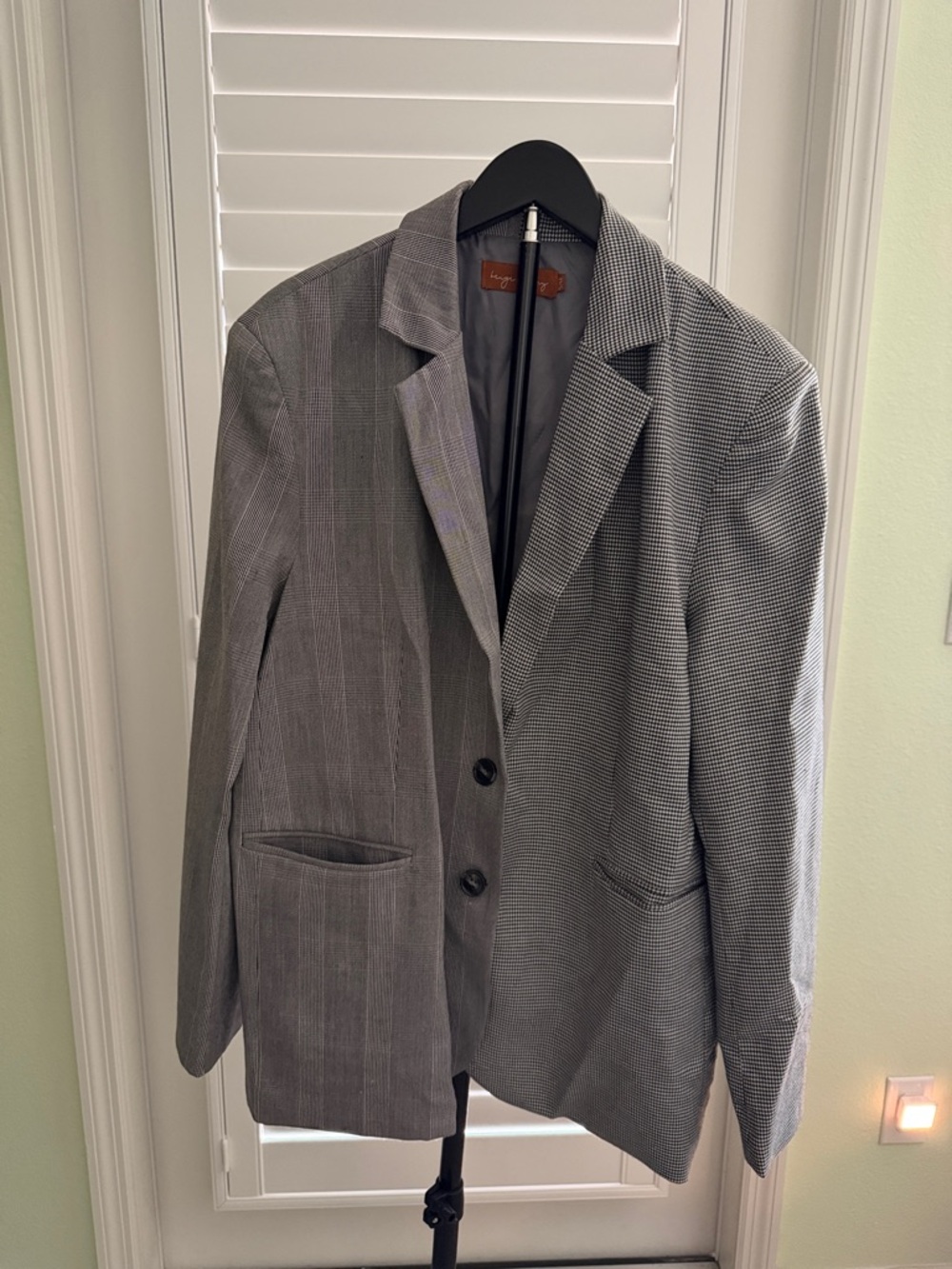 Classic Women’s Gray Patterned Blazer